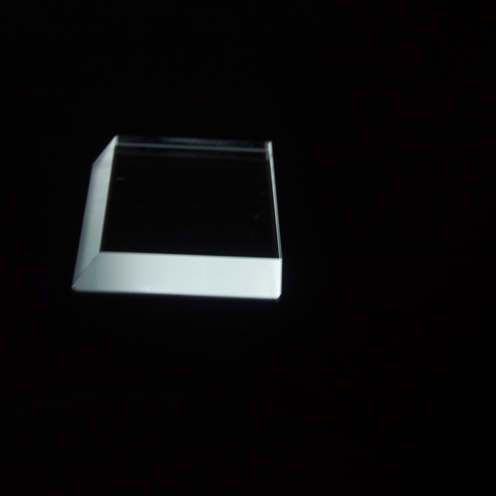 Trapezoidal Prisms – Precise Beam Displacement & Image Rotation